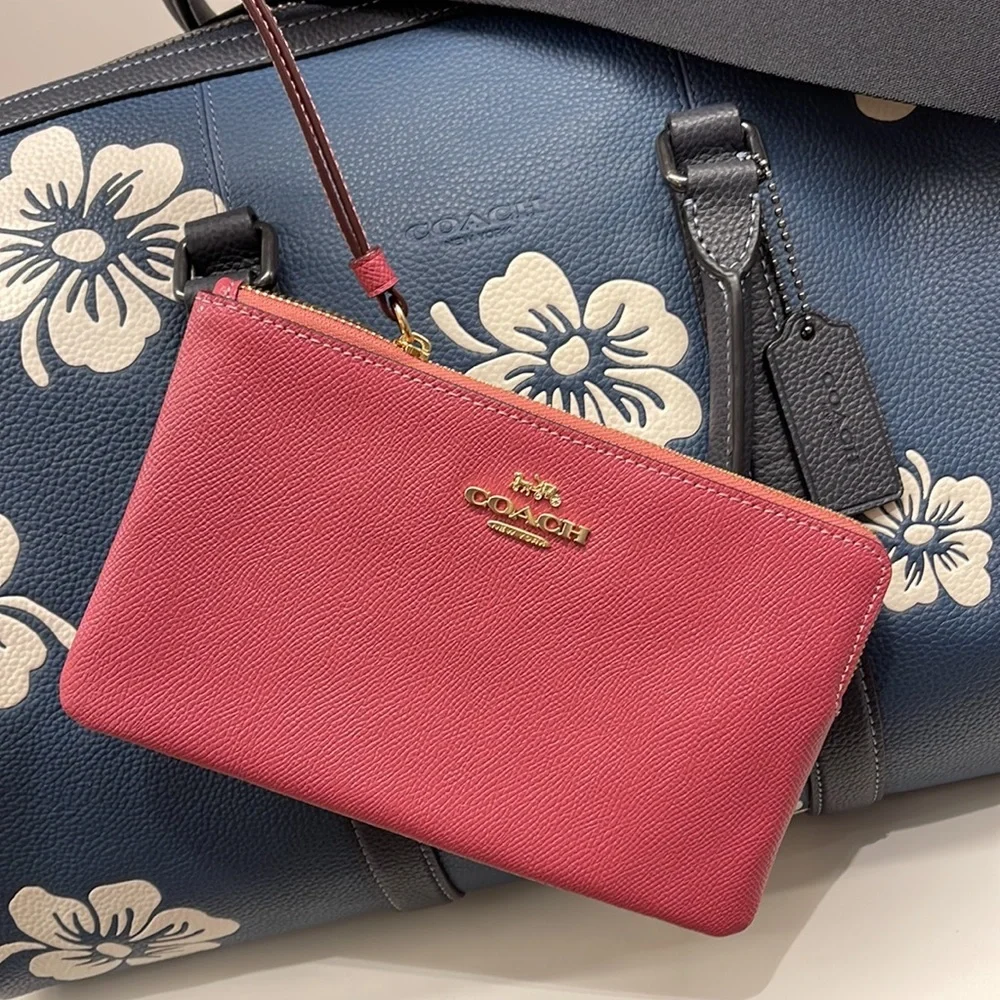 Coach Large Corner Zip Wristlet IM/Rouge